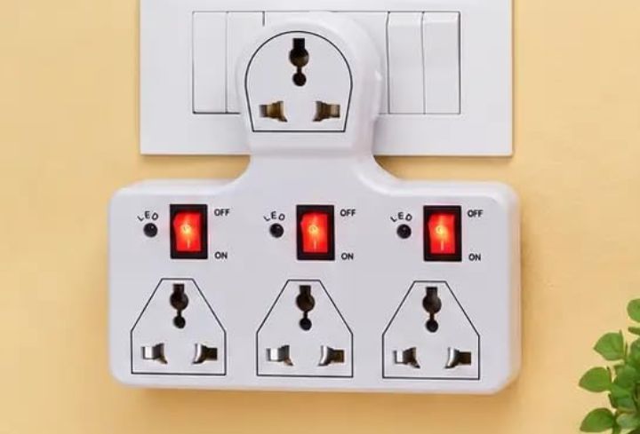 4 Socket 3 Switch Multi Plug 6A (Traveller Multi Plug)