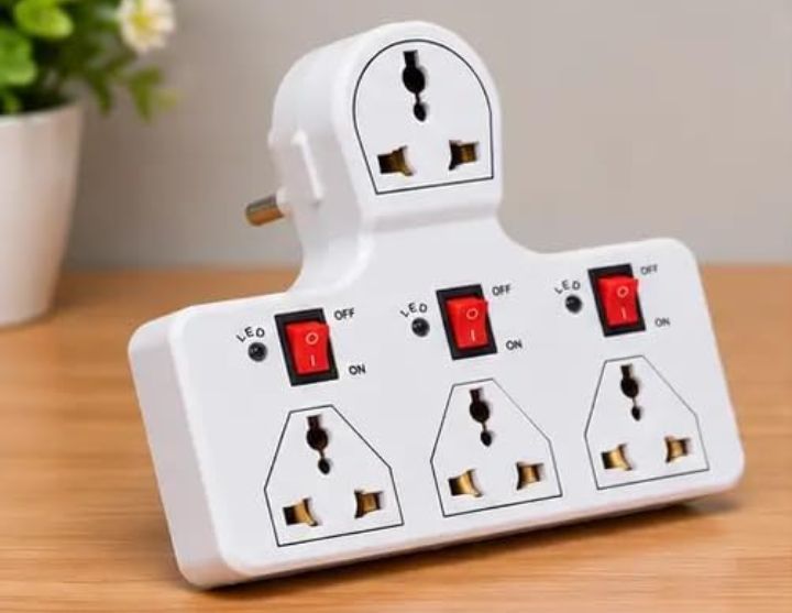 4 Socket 3 Switch Multi Plug 6A (Traveller Multi Plug)